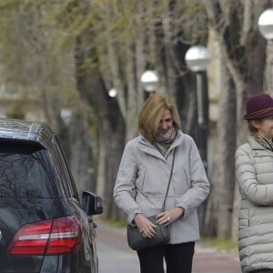 L'infante Elena d'Espagne avec sa fille Victoria et sa soeur l'infante Cristina dans les rues de Vitoria au Pays basque le 29 décembre 2017.