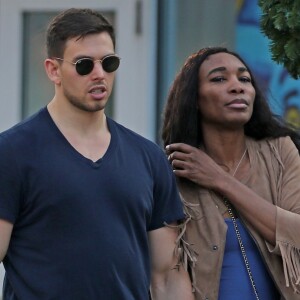 Exclusif - Venus Williams et son compagnon le mannequin Elio Pis se promènent dans les rues de La Nouvelle-Orléans en Louisiane, le 15 novembre 2017.