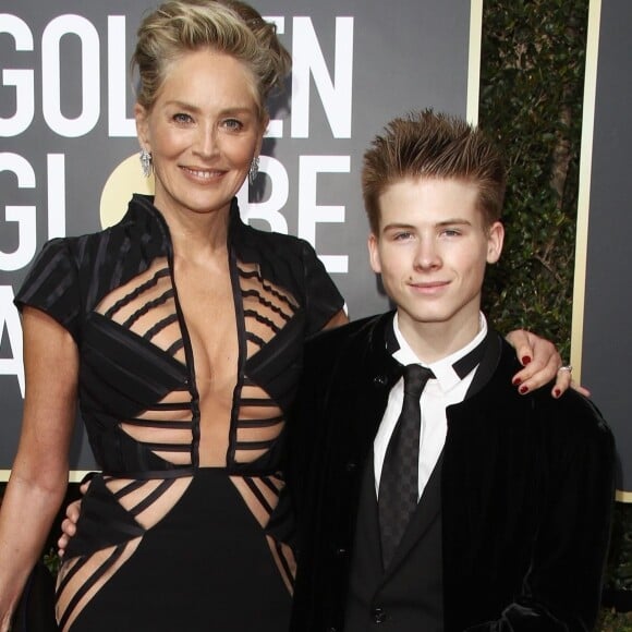 Sharon Stone et son fils Roan Joseph sur le tapis rouge de la 75ème cérémonie des Golden Globe Awards au Beverly Hilton à Los Angeles, le 7 janvier 2018.