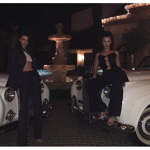 Kendall Jenner et Bella Hadid au Nouvel An 2018. Photo publiée le 1er janvier sur Instagram.