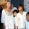 Miranda Rijnsburger, épouse de Julio Iglesias, et trois de leurs enfants lors d'un concert à Marbella.