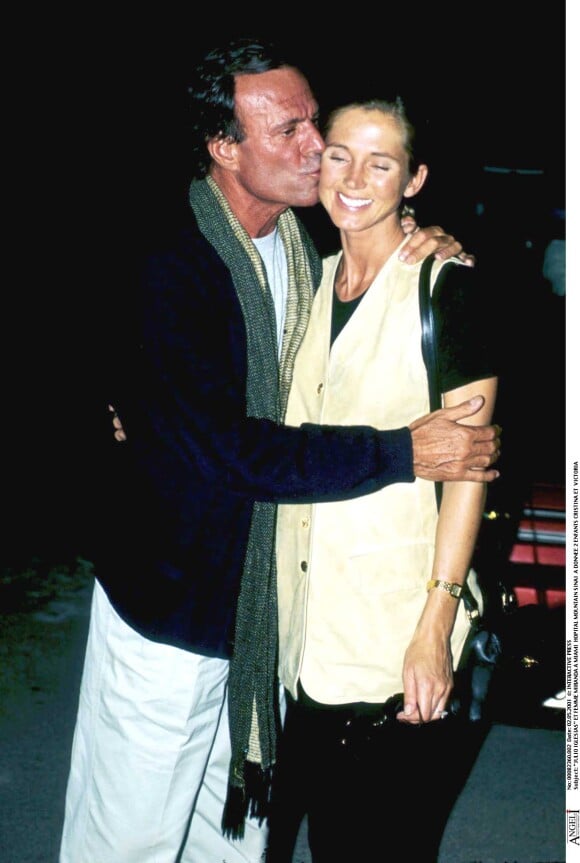 Julio Iglesias et Miranda Rijnsburger en mai 2001 à Miami.