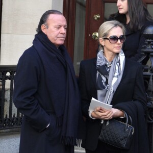 Julio Iglesias et sa femme Miranda Rijnsburger aux obsèques d'Oscar de la Renta le 3 novembre 2014 à New York.