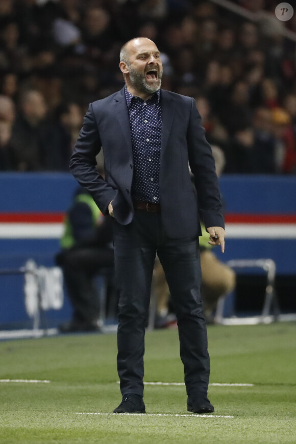 Pascal Dupraz, l'entraîneur du TFC, lors du match de Ligue 1 contre le PSG au Parc des Princes le 19 février 2017.