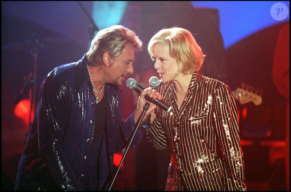 Johnny Hallyday et Sylvie Vartan sur un plateau de télévision en 1998.