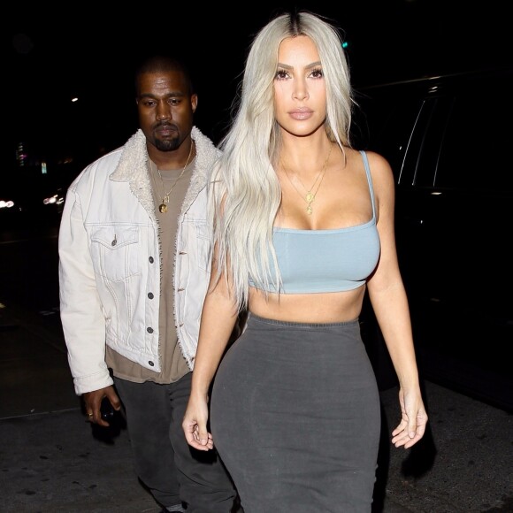Kim Kardashian et son mari Kanye West arrivent au restaurant Petite Taqueria pour l'anniversaire de K. Jenner à West Hollywood, le 2 novembre 2017