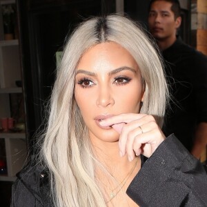 Kim Kardashian sur le tournage de sa série "L'Incroyable Famille Kardashian" à Tarzana, le 9 janvier 2018.