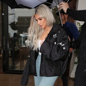 Kim Kardashian sur le tournage de sa série "L'Incroyable Famille Kardashian" à Tarzana, le 9 janvier 2018.