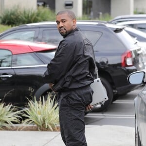 Kanye West arrive à son bureau à Calabasas le lendemain de la naissance de son 3ème enfant, une petite fille née d'une mère porteuse. Le 16 janvier 2018.