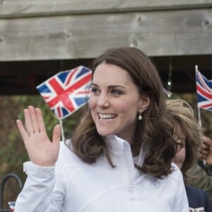 La duchesse Catherine de Cambridge, enceinte de six mois, était en visite le 17 janvier 2018 à l'école primaire Bond à Mitcham, dans le sud-ouest de Londres, pour observer le travail de la "Wimbledon Junior Tennis Initiative".