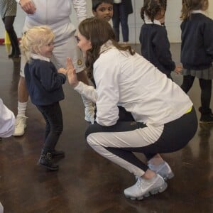 La duchesse Catherine de Cambridge, enceinte de six mois, était en visite le 17 janvier 2018 à l'école primaire Bond à Mitcham, dans le sud-ouest de Londres, pour observer le travail de la "Wimbledon Junior Tennis Initiative".