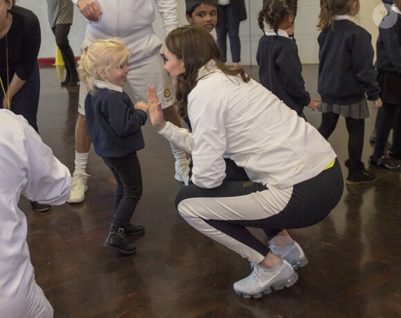 La duchesse Catherine de Cambridge, enceinte de six mois, était en visite le 17 janvier 2018 à l'école primaire Bond à Mitcham, dans le sud-ouest de Londres, pour observer le travail de la "Wimbledon Junior Tennis Initiative".