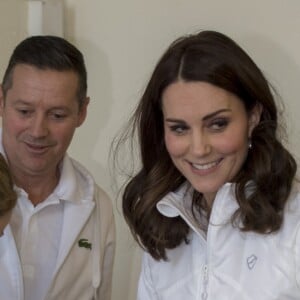 La duchesse Catherine de Cambridge, enceinte de six mois, était en visite le 17 janvier 2018 à l'école primaire Bond à Mitcham, dans le sud-ouest de Londres, pour observer le travail de la "Wimbledon Junior Tennis Initiative".