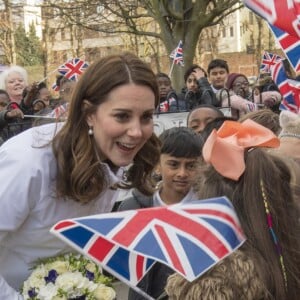 La duchesse Catherine de Cambridge, enceinte de six mois, était en visite le 17 janvier 2018 à l'école primaire Bond à Mitcham, dans le sud-ouest de Londres, pour observer le travail de la "Wimbledon Junior Tennis Initiative".