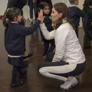 La duchesse Catherine de Cambridge, enceinte de six mois, était en visite le 17 janvier 2018 à l'école primaire Bond à Mitcham, dans le sud-ouest de Londres, pour observer le travail de la "Wimbledon Junior Tennis Initiative".