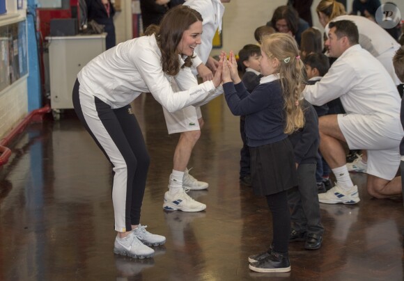 La duchesse Catherine de Cambridge, enceinte de six mois, était en visite le 17 janvier 2018 à l'école primaire Bond à Mitcham, dans le sud-ouest de Londres, pour observer le travail de la "Wimbledon Junior Tennis Initiative".