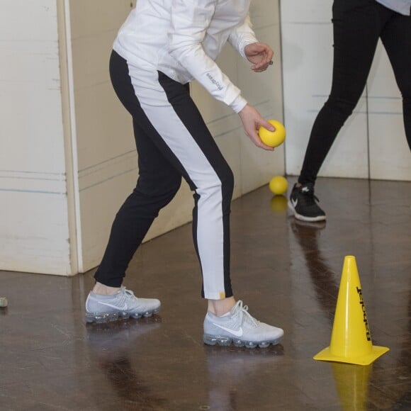 La duchesse Catherine de Cambridge, enceinte de six mois, était en visite le 17 janvier 2018 à l'école primaire Bond à Mitcham, dans le sud-ouest de Londres, pour observer le travail de la "Wimbledon Junior Tennis Initiative".