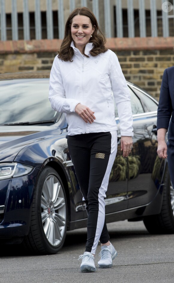 La duchesse Catherine de Cambridge, enceinte de six mois, était en visite le 17 janvier 2018 à l'école primaire Bond à Mitcham, dans le sud-ouest de Londres, pour observer le travail de la "Wimbledon Junior Tennis Initiative".