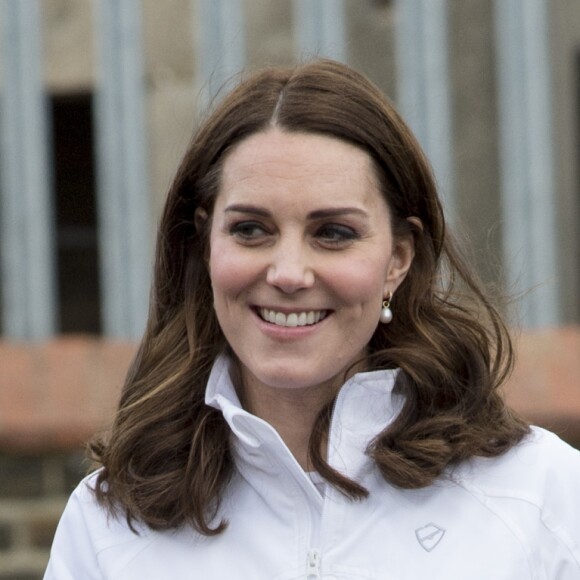La duchesse Catherine de Cambridge, enceinte de six mois, était en visite le 17 janvier 2018 à l'école primaire Bond à Mitcham, dans le sud-ouest de Londres, pour observer le travail de la "Wimbledon Junior Tennis Initiative".
