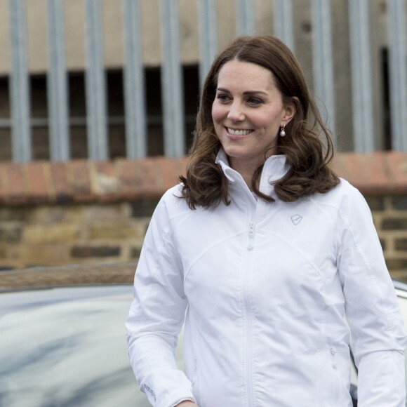 La duchesse Catherine de Cambridge, enceinte de six mois, était en visite le 17 janvier 2018 à l'école primaire Bond à Mitcham, dans le sud-ouest de Londres, pour observer le travail de la "Wimbledon Junior Tennis Initiative".