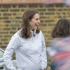 La duchesse Catherine de Cambridge, enceinte de six mois, était en visite le 17 janvier 2018 à l'école primaire Bond à Mitcham, dans le sud-ouest de Londres, pour observer le travail de la "Wimbledon Junior Tennis Initiative".