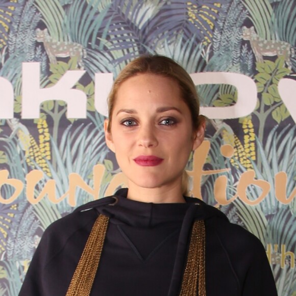 Exclusif - Marion Cotillard - Dîner de gala de la fondation Akuo suivi d'un concert privé de M.Chedid avec le collectif LAMOMALI au cabaret Lido, à Paris, France, le 17 janvier 2018. La Fondation Akuo entreprend et soutient des projets de développement durable sociaux et environnementaux.Elle offre à ses partenaires la possibilité de s'engager à ses côtés, en faveur de populations défavorisées en France et dans le monde entier. La mission de la Fondation Akuo se décline en 4 domaines d'intervention: donner accès à des sources d'énergies renouvelables continues et durablement compétitives, donner accès à l'éducation et à la connaissance, donner accès à l'eau et aux services de santé et préserver l'environnement et la biodiversité. © Denis Guignebourg/Bestimage