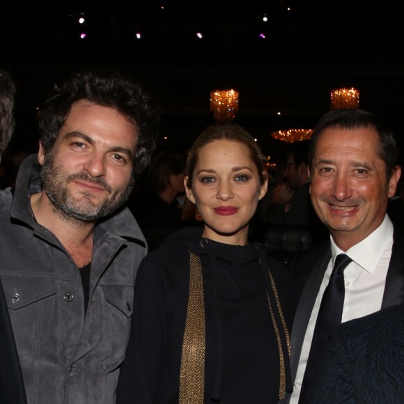 Exclusif - Guillaume Canet, Matthieu Chedid (M), Marion Cotillard, Eric Scotto (président et co-fondateur d'Akuo Energy) et José Garcia (parrain de la fondation Akuo) - Dîner de gala de la fondation Akuo suivi d'un concert privé de M.Chedid avec le collectif LAMOMALI au cabaret Lido, à Paris, France, le 17 janvier 2018. La Fondation Akuo entreprend et soutient des projets de développement durable sociaux et environnementaux.Elle offre à ses partenaires la possibilité de s'engager à ses côtés, en faveur de populations défavorisées en France et dans le monde entier. La mission de la Fondation Akuo se décline en 4 domaines d'intervention: donner accès à des sources d'énergies renouvelables continues et durablement compétitives, donner accès à l'éducation et à la connaissance, donner accès à l'eau et aux services de santé et préserver l'environnement et la biodiversité. © Denis Guignebourg/Bestimage