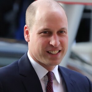 Le prince William, duc de Cambridge, avait le crâne fraîchement rasé le 18 janvier 2018 lors de sa visite à l'hôpital pour enfants Evelina, à Londres.