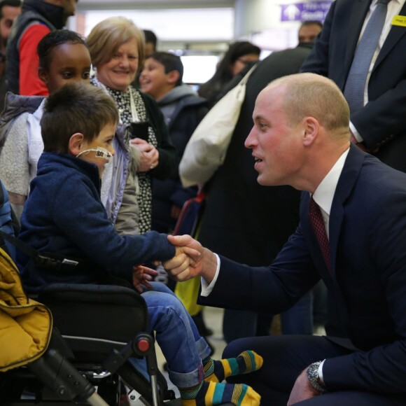 Le prince William, duc de Cambridge, avait le crâne fraîchement rasé le 18 janvier 2018 lors de sa visite à l'hôpital pour enfants Evelina, à Londres.