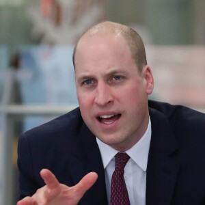 Le prince William, duc de Cambridge, avait le crâne fraîchement rasé le 18 janvier 2018 lors de sa visite à l'hôpital pour enfants Evelina, à Londres.