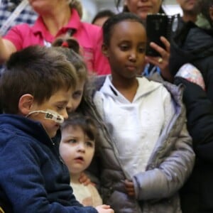 Le prince William, duc de Cambridge, avait le crâne fraîchement rasé le 18 janvier 2018 lors de sa visite à l'hôpital pour enfants Evelina, à Londres.