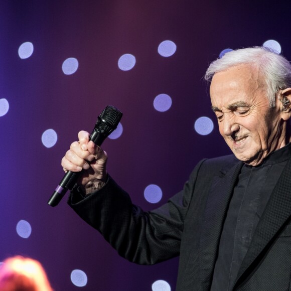 Exclusif - Charles Aznavour en concert à l'Accorhotels Arena (POPB Bercy) à Paris. Le 13 décembre 2017 © Cyril Moreau / Bestimage