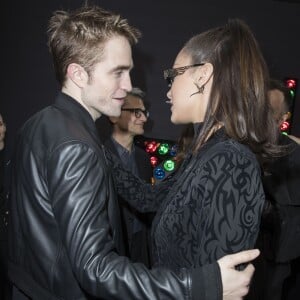 Robert Pattinson et Bella Hadid - Backstage du défilé de mode Dior Homme Automne-Hiver 2018-2019 au Grand Palais à Paris, le 20 janvier 2018. © Olivier Borde/Bestimage