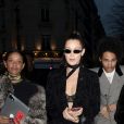 Fanny Bourdette-Donon (international PR Dior) - Bella Hadid sort du restaurant l'Avenue avec des amis à Paris le 20 janvier 2018 et se balade avenue Montaigne.