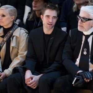 Maria Grazia Chiuri, Robert Patinson et Karl Lagerfeld - People au défilé de mode Dior Homme Automne-Hiver 2018-2019 au Grand Palais à Paris, le 20 janvier 2018. © Olivier Borde/Bestimage