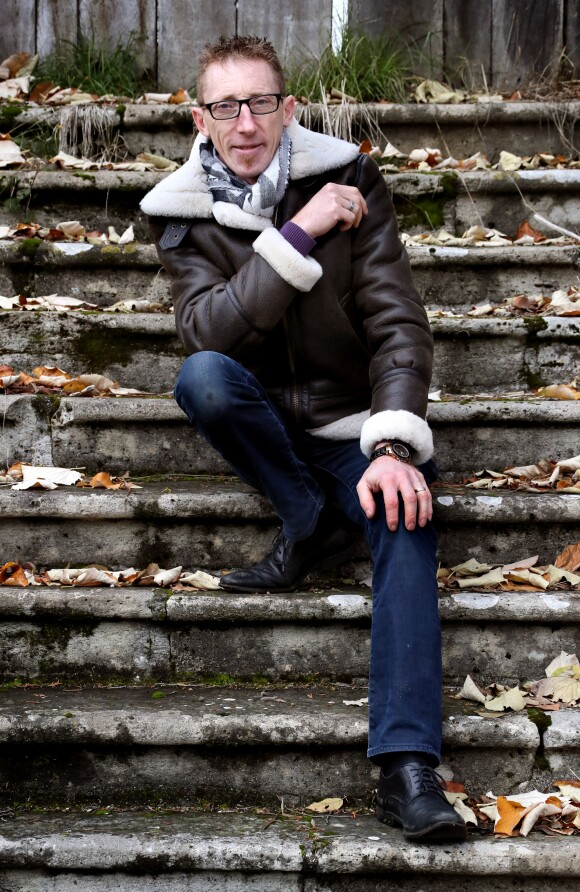 Exclusif - Prix Spécial - No Web No Blog - Patrick Dils pose dans un parc à Floirac près de Bordeaux, le 4 Decembre 2017. Patrick Dils est la plus grande erreur judiciaire Francaise, il a fait 15 ans de prison pour un double meurtre pour lequel il a été innocenté. Patrick Bernard/Bestimage04/12/2017 - Bordeaux