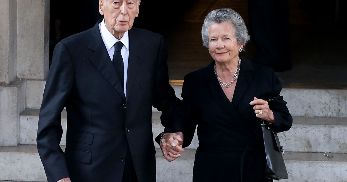 Valéry Giscard d'Estaing et sa femme AnneAymone à NeuillysurSeine, le 26 septembre 2017 Valéry Giscard d'Estaing et sa femme AnneAymone à NeuillysurSeine, le 26 septembre 2017
