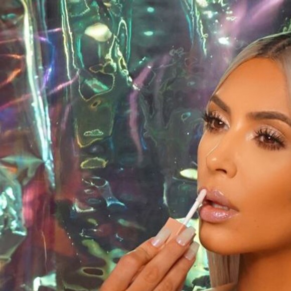 Kim Kardashian lors de la campagne publicitaire de la gamme de cosmétique ultra light beam à Los Angeles, Californie, Etats-Unis, le 29 novembre 2017