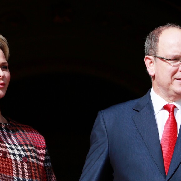 La princesse Charlene et le prince Albert II de Monaco au balcon du palais princier le jour de la célébration de Sainte Dévote à Monaco. Le 27 janvier 2018 © Claudia Albuquerque / Bestimage