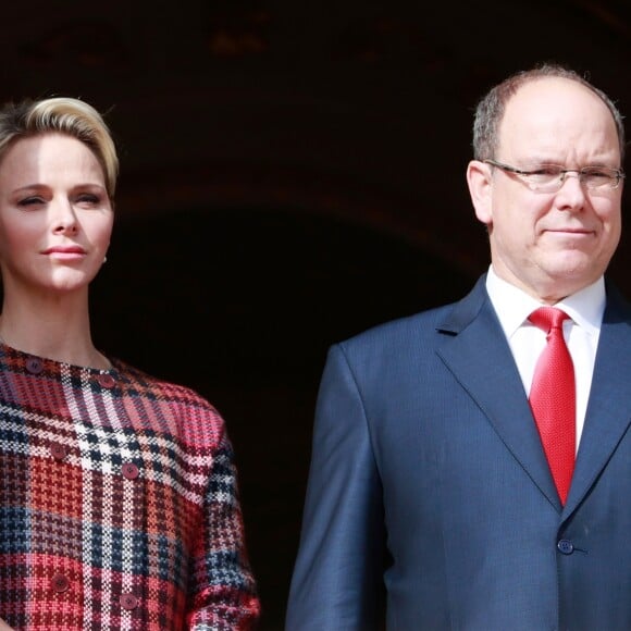 La princesse Charlene et le prince Albert II de Monaco au balcon du palais princier le jour de la célébration de Sainte Dévote à Monaco. Le 27 janvier 2018 © Claudia Albuquerque / Bestimage