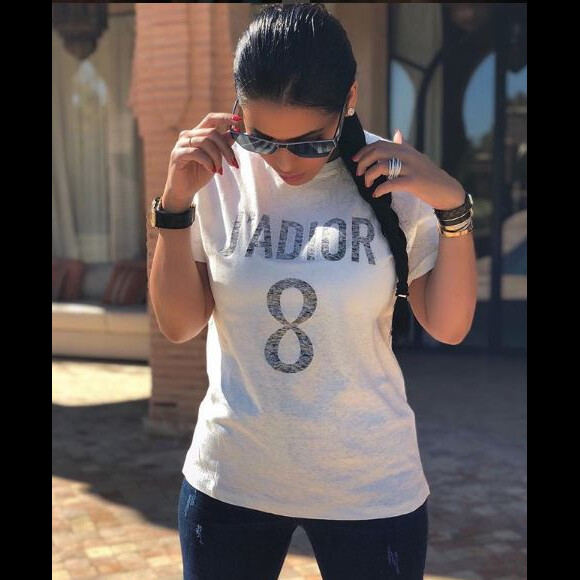 Ayem Nour dévoile sa silhouette amince sur Instagram, 29 janvier 2018