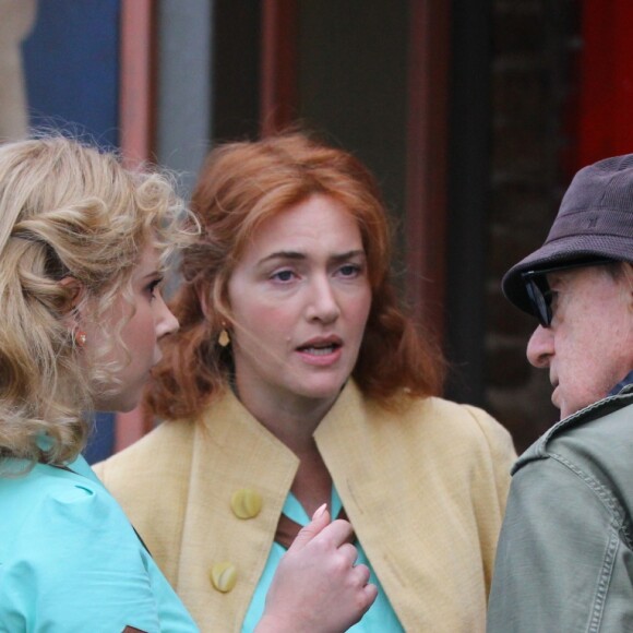 Kate Winslet et Juno Temple sur le tournage du film de Woody Allen dans le quartier de Brooklyn à New York, le 28 septembre 2016 © CPA/Bestimage