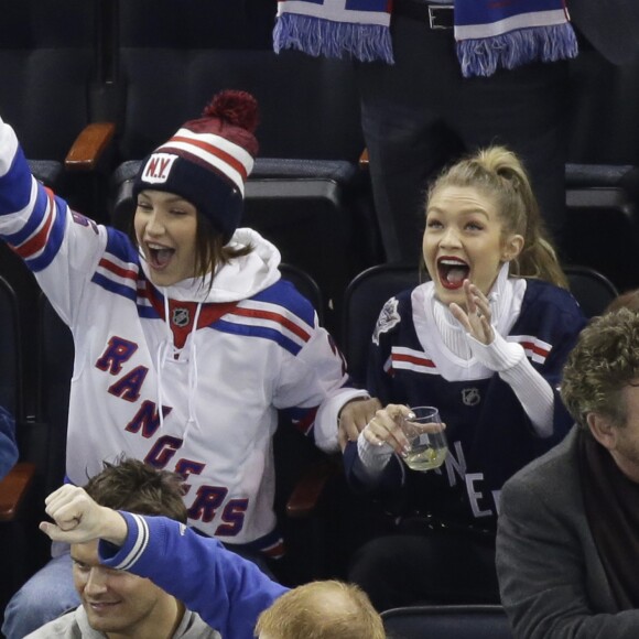 Gigi Hadid et Bella Hadid au Madison Square Garden à New York. Le 19 décembre 2017.