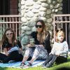Jessica Alba enceinte et ses enfants Honor et Haven à Beverly Hills, le 1er octobre 2017.