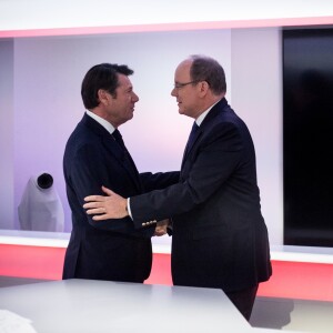 Exclusif - Le prince Albert II de Monaco, qui était le 31 janvier 2018 l'invité en direct de l'émission "Le Journal des Territoires" présentée par Cyril Viguier sur la chaîne Public Sénat, a croisé le maire de Nice Christian Estrosi, invité ensuite de Territoires d'infos, au Sénat, à Paris. © Cyril Moreau/Bestimage