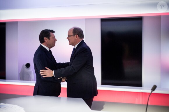Exclusif - Le prince Albert II de Monaco, qui était le 31 janvier 2018 l'invité en direct de l'émission "Le Journal des Territoires" présentée par Cyril Viguier sur la chaîne Public Sénat, a croisé le maire de Nice Christian Estrosi, invité ensuite de Territoires d'infos, au Sénat, à Paris. © Cyril Moreau/Bestimage
