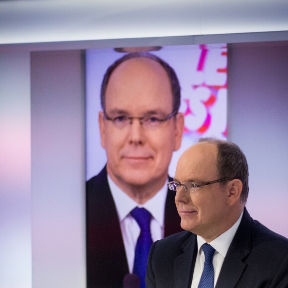 Exclusif - Le prince Albert II de Monaco était le 31 janvier 2018 l'invité en direct de l'émission "Le Journal des Territoires" présentée par Cyril Viguier sur la chaîne Public Sénat, au Sénat, à Paris. © Cyril Moreau/Bestimage