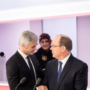 Exclusif - Le prince Albert II de Monaco avec Cyril Viguier le 31 janvier 2018 sur le plateau de l'émission "Le Journal des Territoires" sur la chaîne Public Sénat, au Sénat, à Paris. © Cyril Moreau/Bestimage