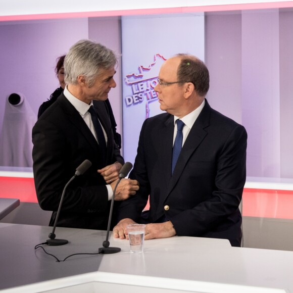 Exclusif - Le prince Albert II de Monaco avec Cyril Viguier le 31 janvier 2018 sur le plateau de l'émission "Le Journal des Territoires" sur la chaîne Public Sénat, au Sénat, à Paris. © Cyril Moreau/Bestimage