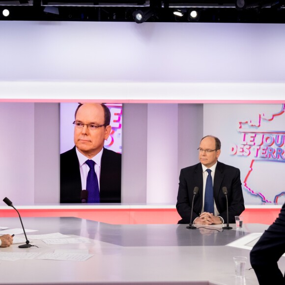 Exclusif - Le prince Albert II de Monaco était le 31 janvier 2018 l'invité en direct de l'émission "Le Journal des Territoires" présentée par Cyril Viguier sur la chaîne Public Sénat, au Sénat, à Paris. © Cyril Moreau/Bestimage